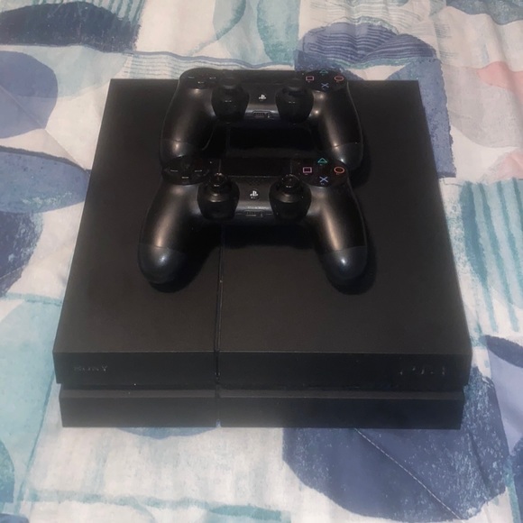 Playstation 4 with 2 Controllers